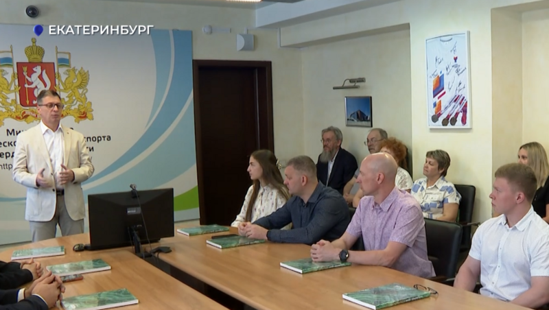 Уральским спортсменам вручили нагрудные знаки и почётные удостоверения