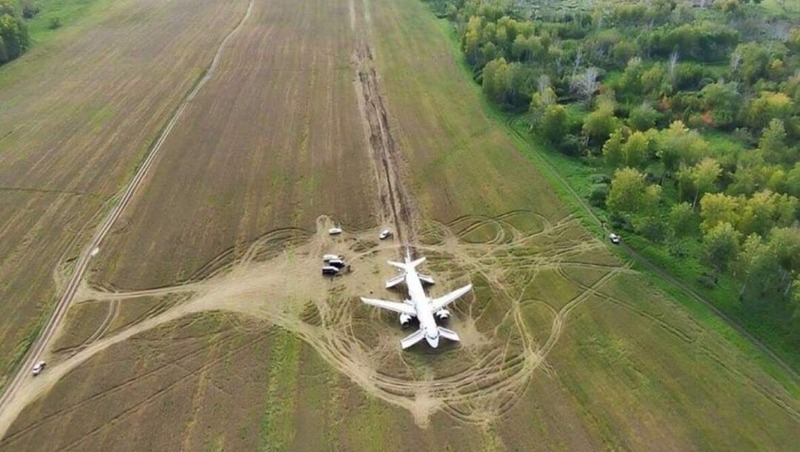 Суд по делу пилота, посадившего самолет в поле, перенесли в Омск