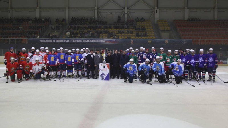 14 команд участвуют в турнире по хоккею среди студентов в Казани