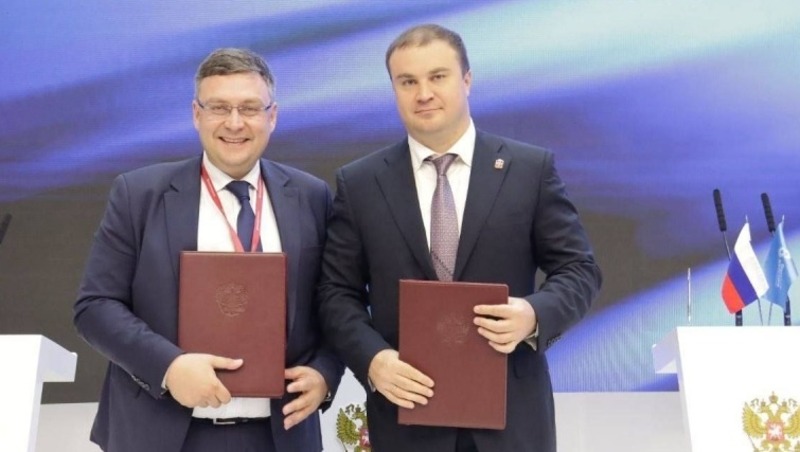 Омский губернатор подписал соглашение с Пятигорским центром знаний 