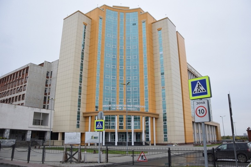 Открытие нового памятника Достоевскому состоялось у главного корпуса ОмГУ