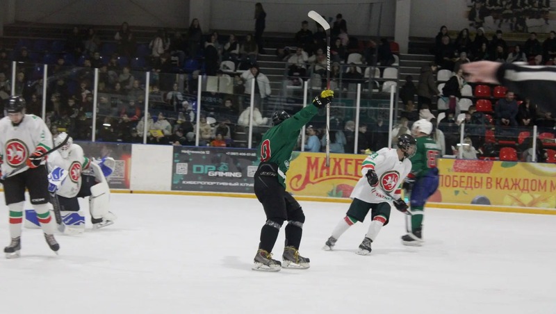 Команда Елабуги победила в матче республиканского турнира по хоккеюхоккей 
