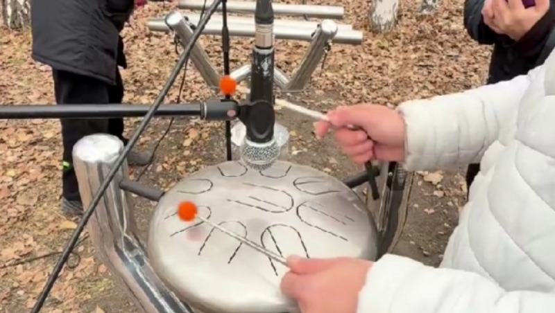 Новая арт-зона с музыкальными инструментами открылась в Советском парке Омска