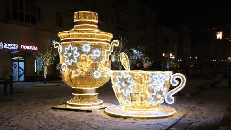 Новогодние световые инсталляции появились на ул. Ленинградской в Самаре