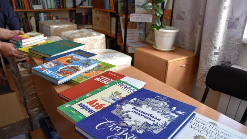 366 кг детской и художественной литературы доставили на Алтай из Петербурга