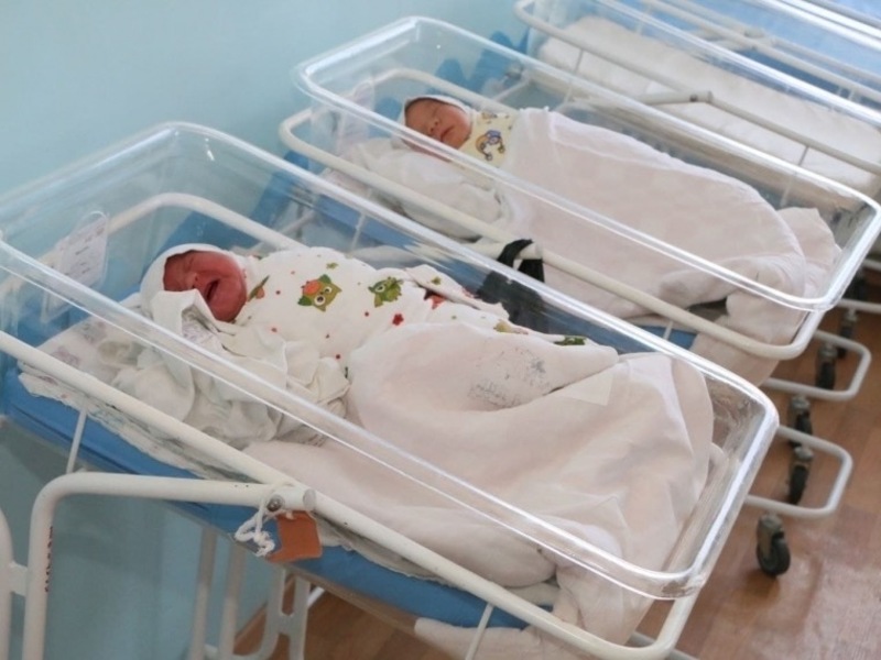 В Омской области за праздники родилось более 300 детей