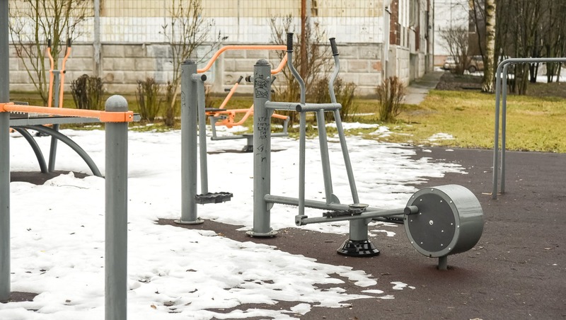 Александр Беглов поручил обновить многофункциональную площадку в Кировском районе