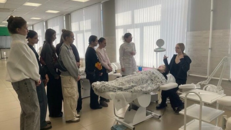 Более тысячи школьников посетили День открытых дверей в Омске