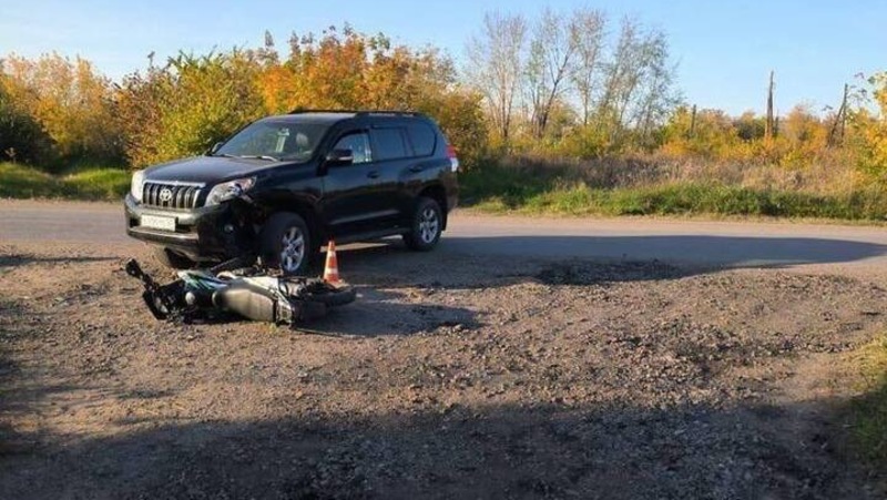 Девушка-подросток пострадала в столкновении мопеда и автомобиля под Омском