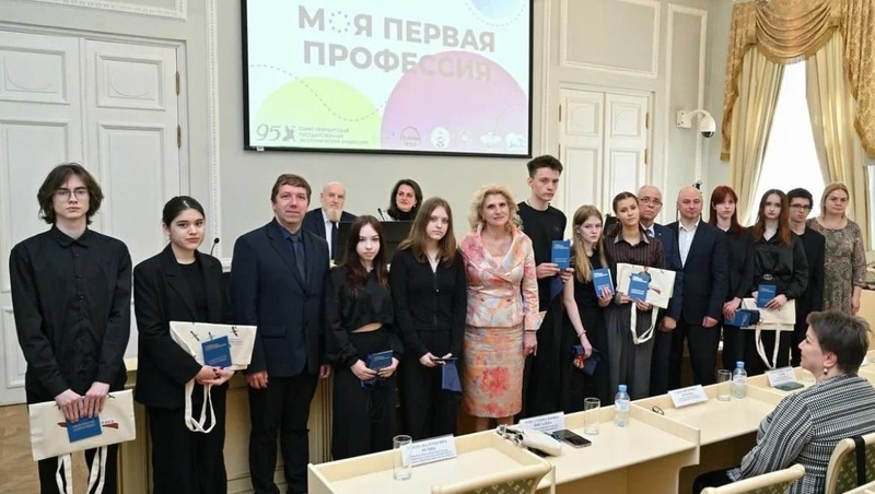 Более 3,5 тыс. школьников пройдут обучение по программе «Моя первая профессия» в Петербурге