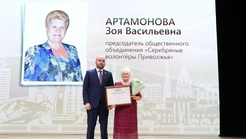 Федорищев вручил почётные грамоты и благодарности 10 самарским пенсионерам