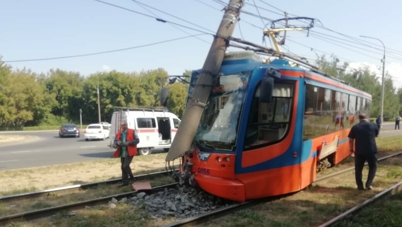 Трамвай сошел с рельсов в Набережных Челнах