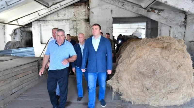 Губернатор посетил омское фермерское хозяйство по производству льна