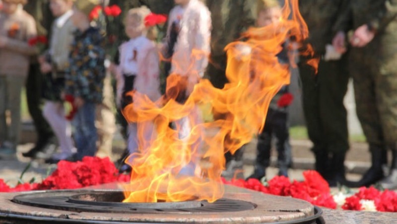 Омские и Стахановские артисты записали клип ко Дню Победы