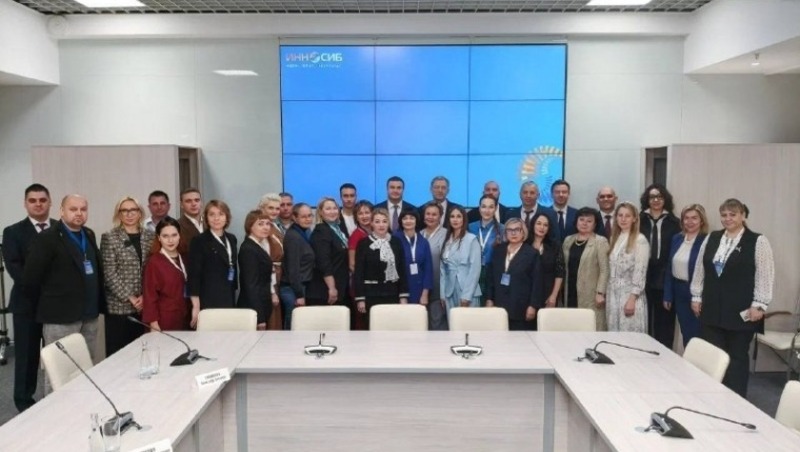 Хоценко провел рабочую встречу с представителями ДНР и ЛНР на "ИННОСИБ-2025"