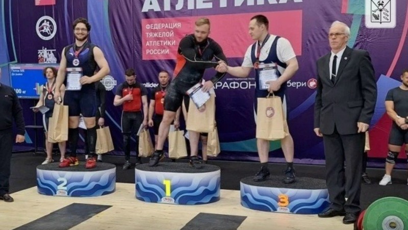 Колымский тяжелоатлет завоевал серебро на чемпионате ДФО