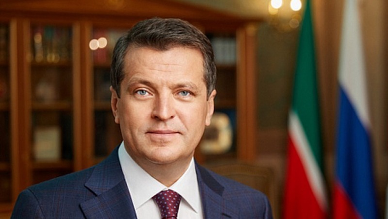 Метшин поздравил горожан с Днём Республики Татарстан и города Казани