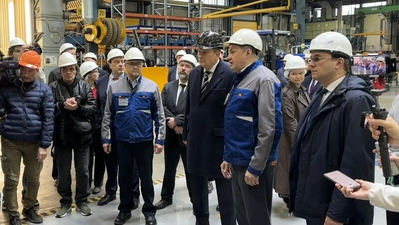 Дрозденко дал старт выпуску новой линейки дорожной техники на заводе «Тосно»