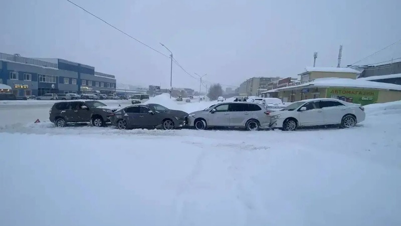 4 иномарки столкнулись на Кольцевой в Магадане