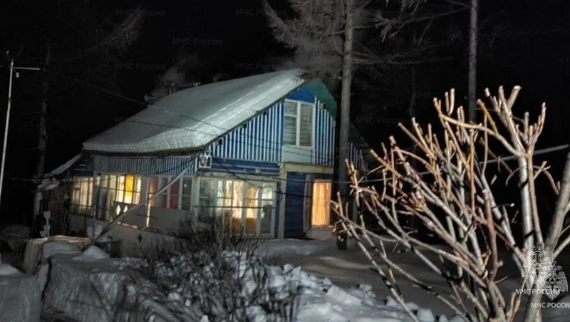 Частный дом потушили в Магадане
