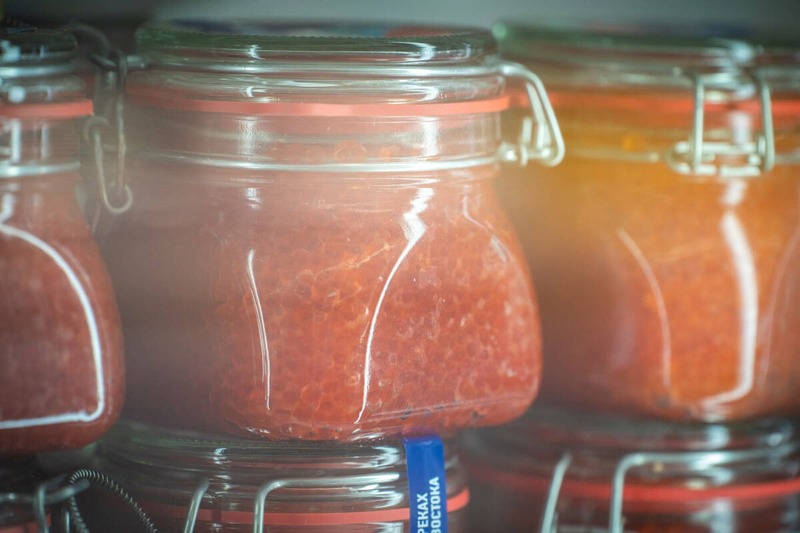 Зверев: Рост цен на красную икру к Новому году обусловлен ажиотажным спросом