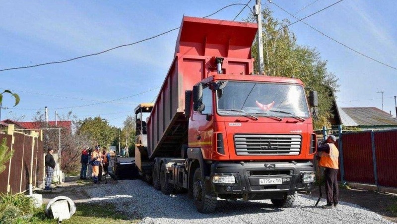 Более 500 дорог и тротуаров отремонтировали за лето в Омске