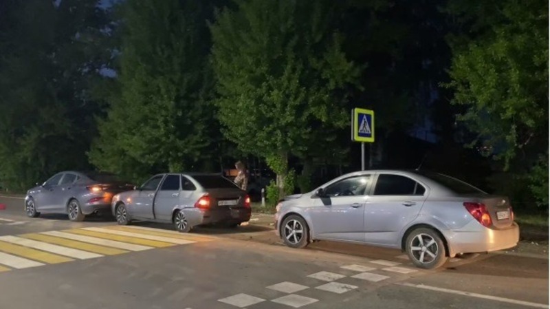 На Ново-Давлекеевской улице столкнулись три автомобиля