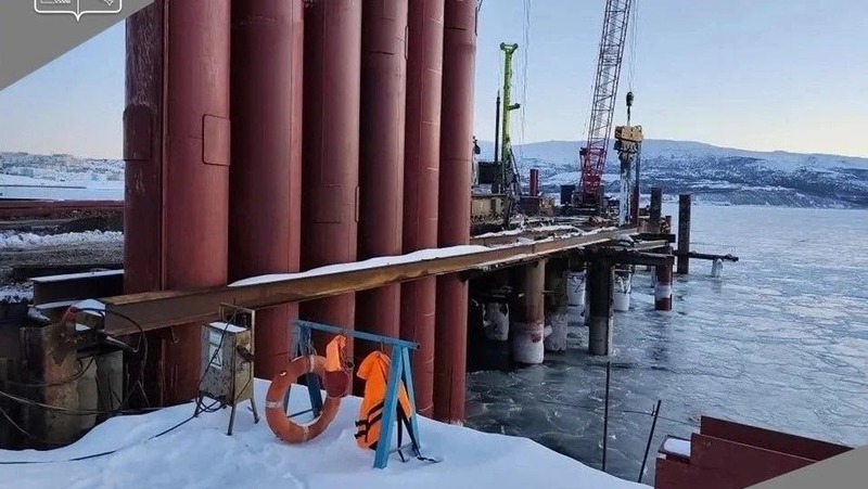 Морской туристический центр строят круглосуточно на Колыме