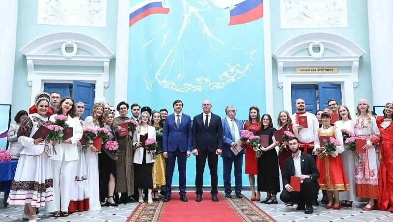 Выпускница педуниверситета Челнов выступила на первом всероссийском балу...
