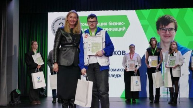 Более 100 победителей чемпионатов профмастерства наградили в Екатеринбурге