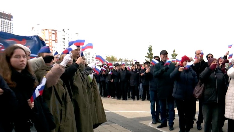 Флешмоб в честь воссоединения новых регионов России состоялся в Екатеринбурге