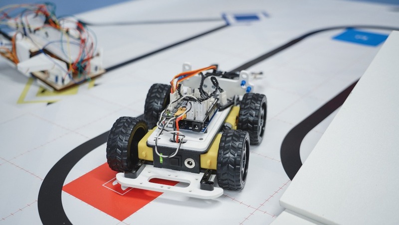 Беглов поздравил учеников лицея № 244 с победой на международных соревнованиях по робототехнике