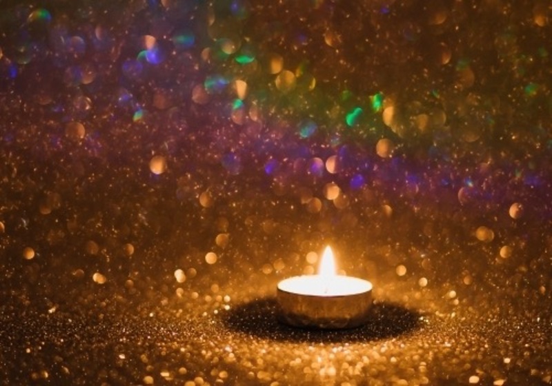 Благодатный огонь из Вифлеема доставили в 19 храмов Омска