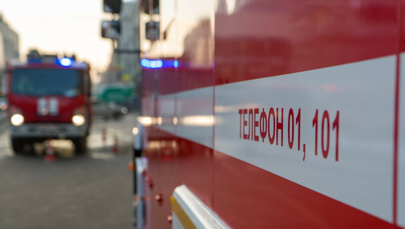 Мужчина пострадал в пожаре на Малоохтинском проспекте в Петербурге