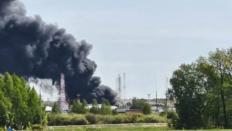 Число погибших при пожаре на нефтебазе под Уфой выросло до четырёх