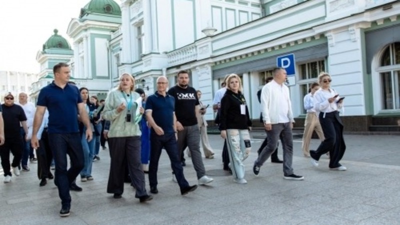 Сергею Кириенко устроили экскурсию по Омску с новым путеводителем