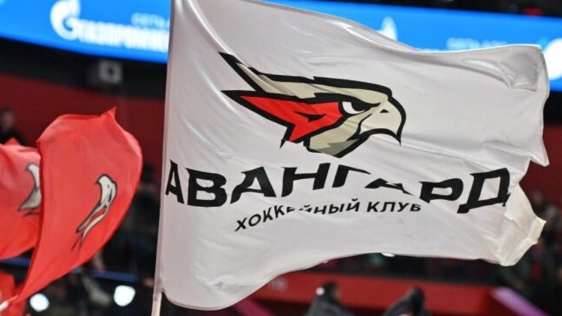 Омский «Авангард» продлил на два года контракты с тремя хоккеистами