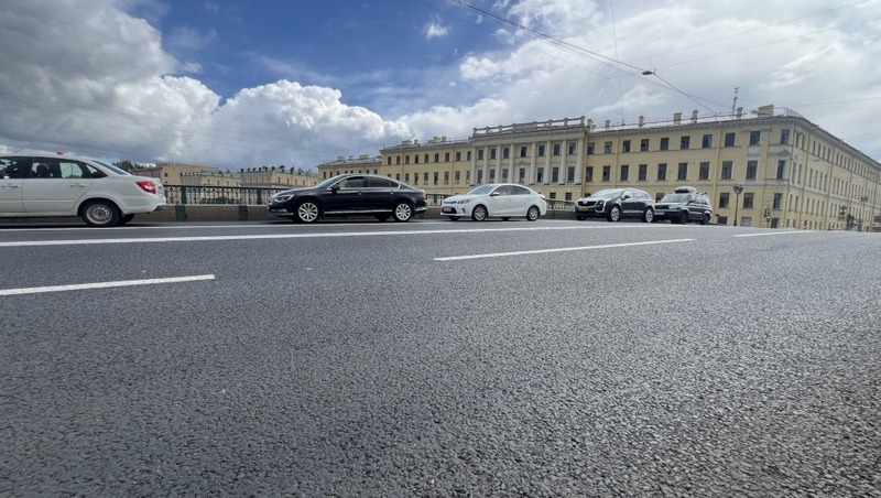 Более 5 тыс. кв. м нового асфальта уложили в Петербурге