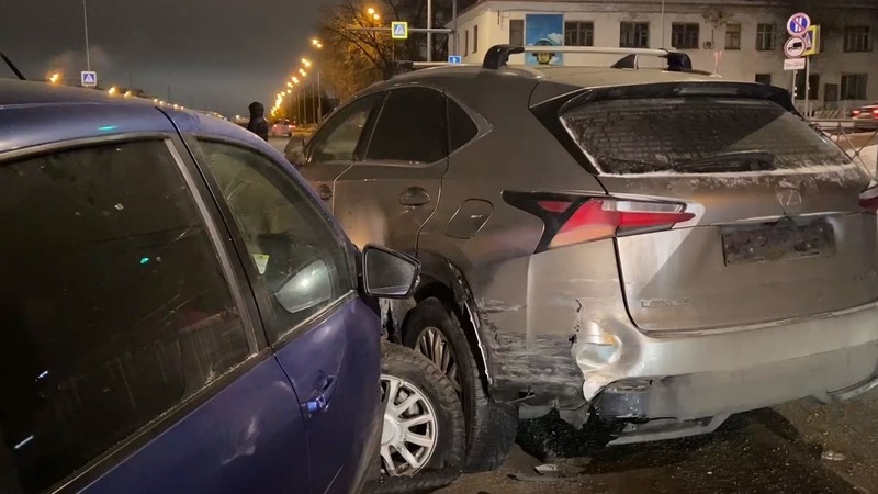В Казани произошло ДТП с участием трех автомобилей