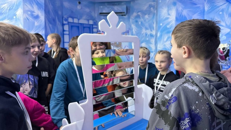 Около 40 нижегородских воспитанников детдомов посетили резиденцию Деда Мороза в Великом Устюге