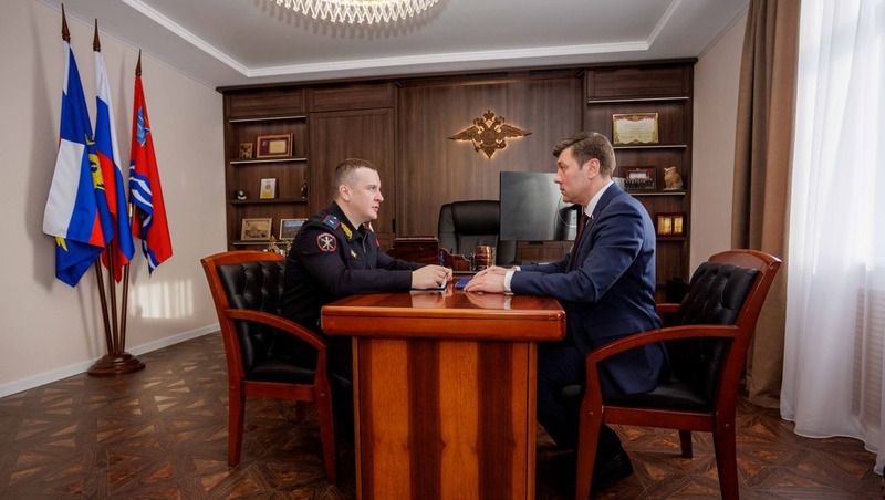 Стратегию безопасности региона обсудили сенатор Н. Ежов и начальник колымского УМВД Д. Князев