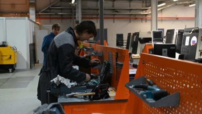 Более 500 свердловских девятиклассников получат профобразование по региональной программе