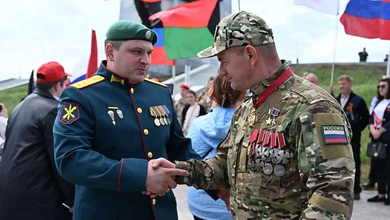 Пушилин вручил медаль «Золотая Звезда» воронежскому бойцу