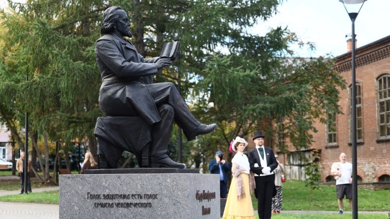 Памятник адвокату Фёдору Плевако открыли в центре Челябинска