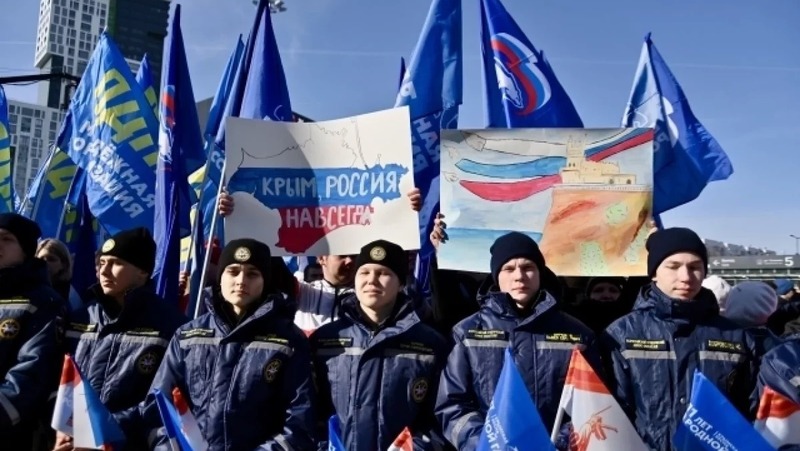 Д. Паслер поздравил свердловчан с Днём воссоединения Крыма с Россией