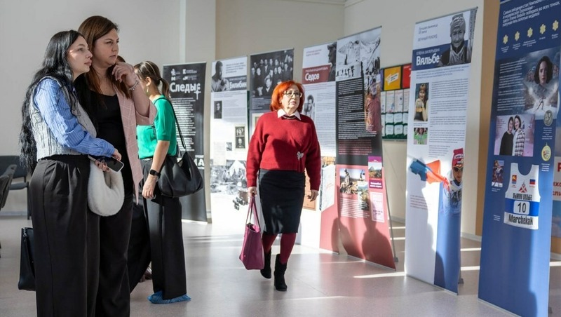 Выставка о достижениях выдающихся земляков путешествует по округам Колымы