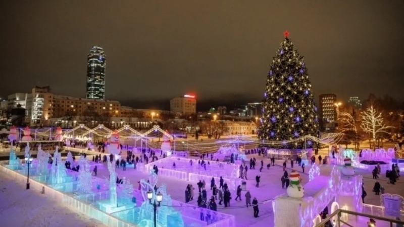 Строительство ледового городка в стиле уральского рока стартовало в Екатеринбурге