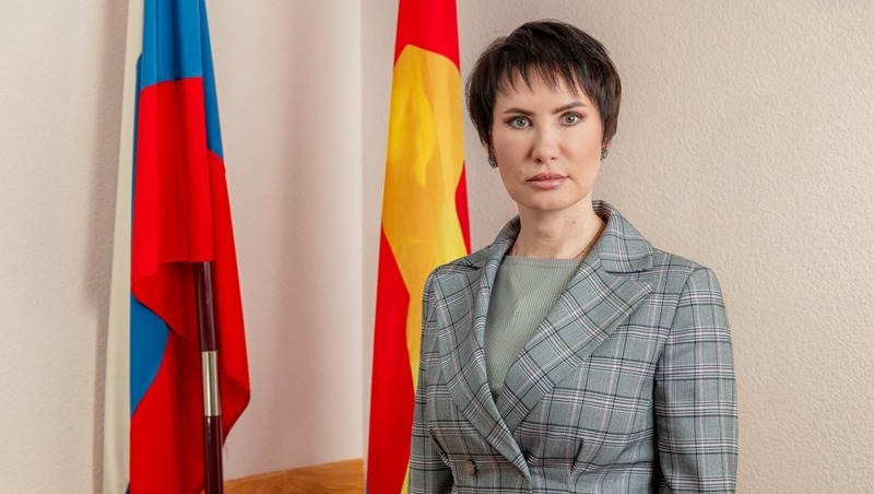 Лариса Поликанова поздравила колымчан с Днем Конституции РФ