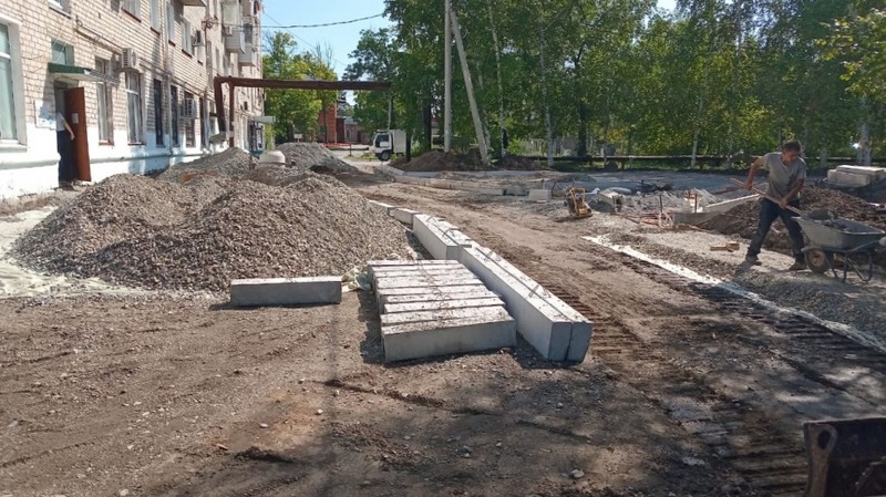 Две дворовые территории благоустроят в Вяземском