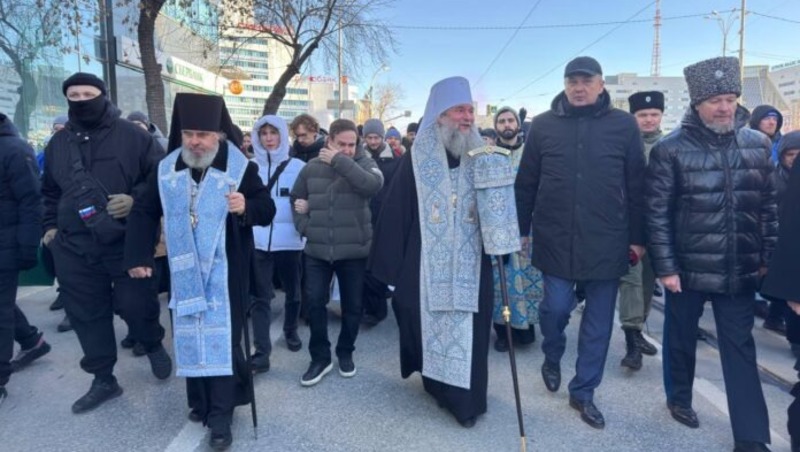 Более 4,5 тыс. уральцев приняли участие в крестном ходе в Екатеринбурге